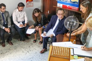 El nuevo sorteo lo encabezaron la semana pasada el ministro de Gestión Pública, Marcos Corach, y el Fiscal de Estado, Rubén Weder.