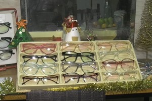 La Fundación Atardecer se encarga de reciclar anteojos para entregar gratuitamente a personas de escasos recursos.