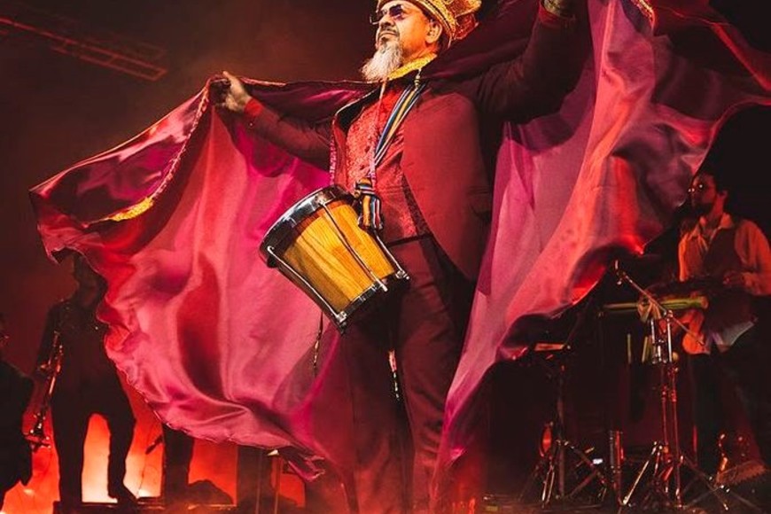 La Delio Valdez: Black Rodríguez Méndez convocando al ritual, en uno de los conciertos en el Luna Park.