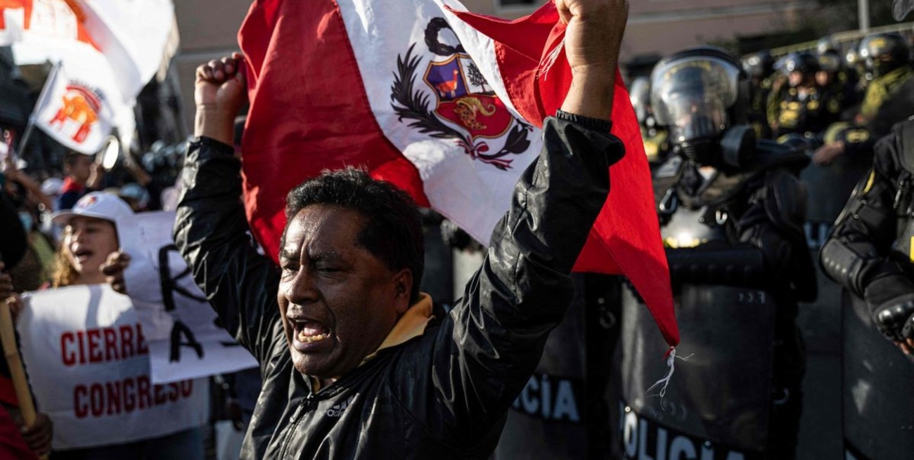El gobierno de Perú insiste en adelantar elecciones generales 
