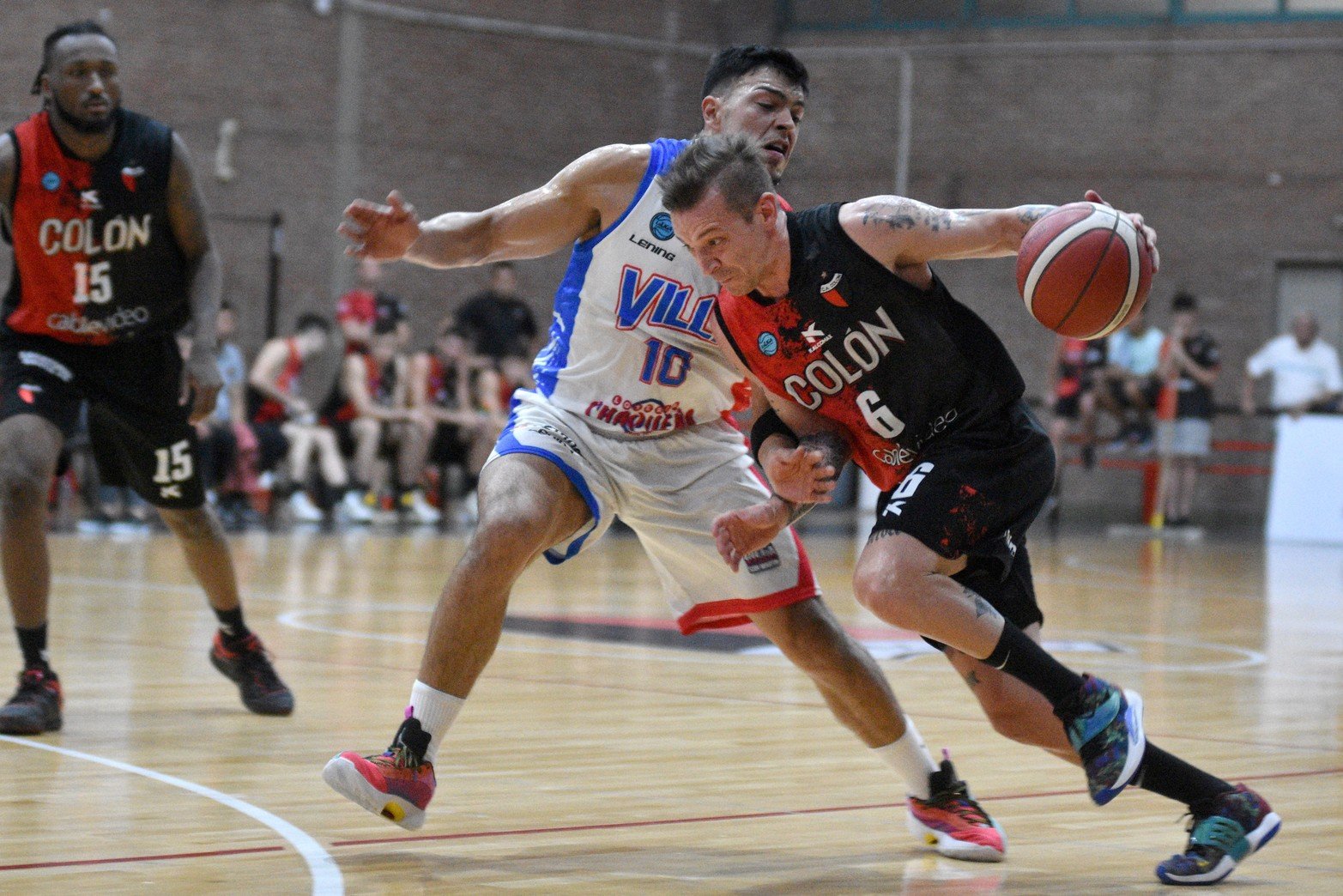 Volvió el básquetbol al Roque Otrino. Colón no pudo comenzar el año con el pie derecho y acumuló su tercera derrota al hilo en la Liga Argentina, la segunda en fila como local, al perder frente a Villa San Martín por 94 a 90.