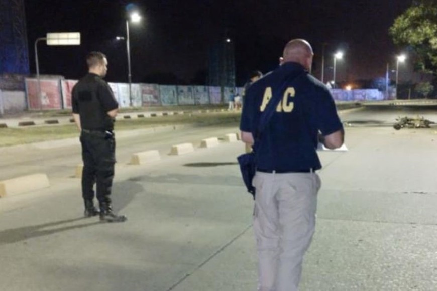 Peritos trabajando en el siniestro ocurrido en el paraje El Chaquito. Crédito: El Litoral.