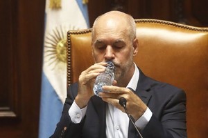 "Tomo agua con las dos manos, pierdo al yenga y las selfies me salen movidas", contó el jefe de Gobierno porteño.