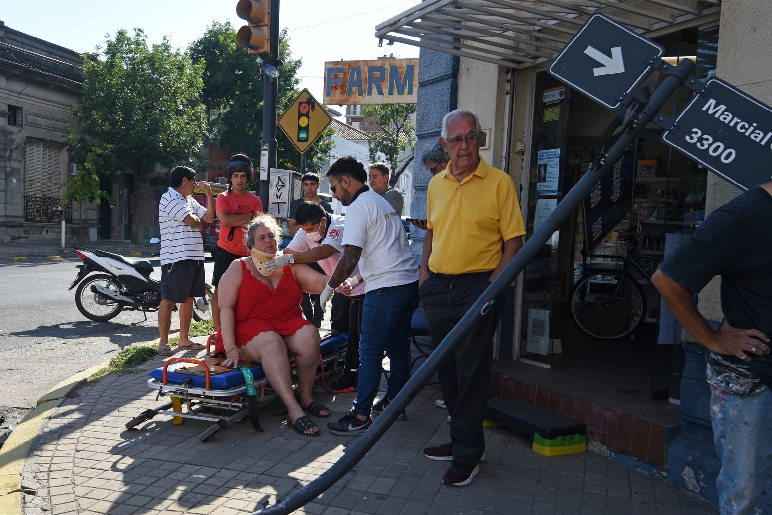 Dos vehículos protagonizaron una fuerte colisión en la esquina de Marcial Candioti e Ituzaingó, en un siniestro que dejó una persona lesionada.
