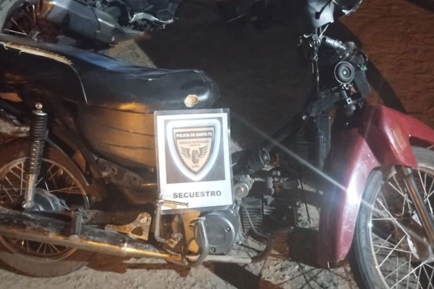 Los detenidos, sus teléfonos celulares, el dinero que tenían y la moto quedaron a disposición de la Justicia Federal.  Crédito: El Litoral