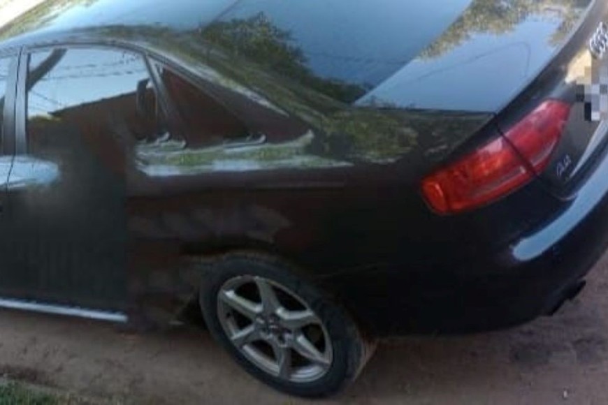 Los narcos tenían en su poder un lujoso automóvil que también fue secuestrado durante el procedimiento