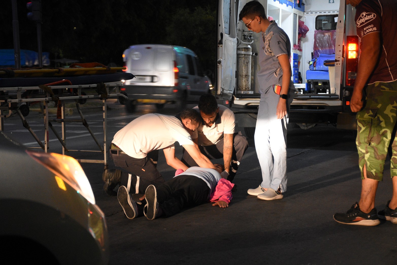 Motociclista accidentada en avenida Alem. Foto: Manuel Fabatía
