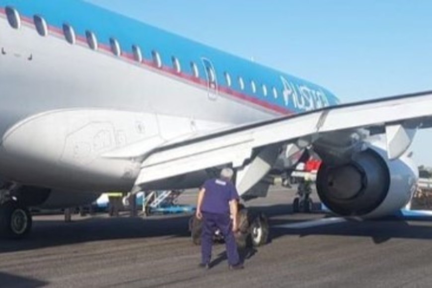 El avión aterrizó sin novedad a las 17:38 hora local (GMT-3), y procedió a desembarcar a los 95 pasajeros en la pista