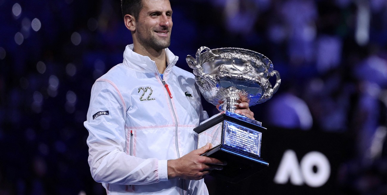 Novak Djokovic venció a Tsitsipas y ganó por décima vez el Australian Open