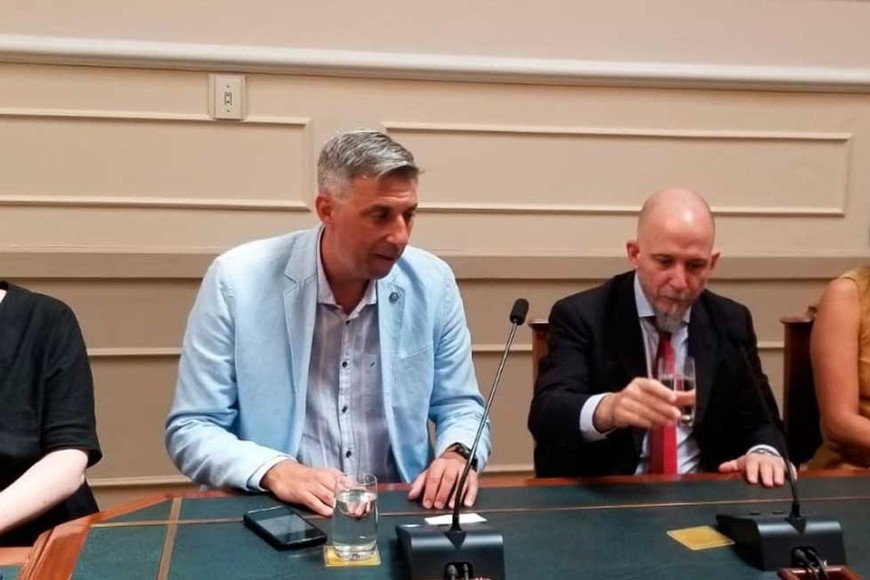 Marina Baima, Juan Pablo Durando, Gonzalo Urriolabeitia, Julieta de San Félix y Germán Burcher, en la Bolsa de Comercio.