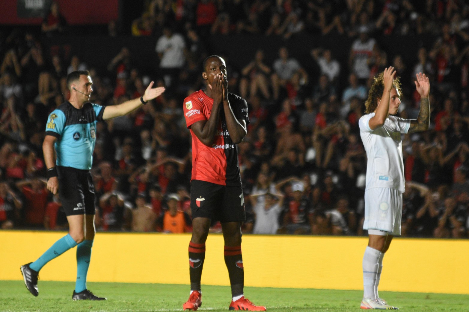 Baldomero Perlaza, tuvo un cabezazo solo en el primer tiempo pero la pelota se fue afuera. Fue el jugador que mas pateó al arco.