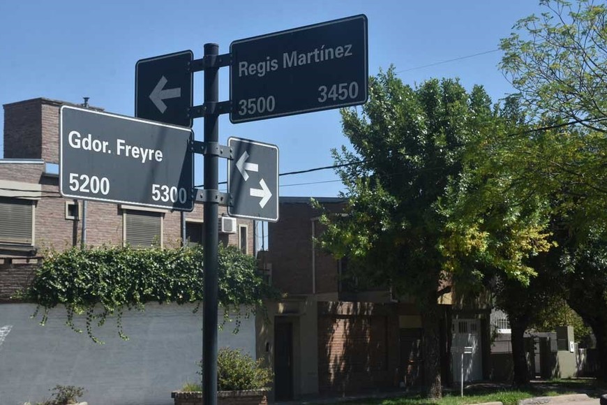 El robo de la rueda de un Chevrolet Onix se registró este martes a las 5.13, en Gobernador Freyre al 5300. Crédito: Mauricio Garín