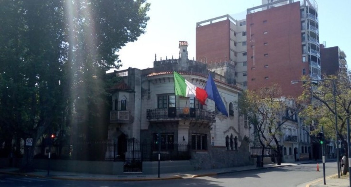 Edificio del Consulado Italiano en Rosario, Montevideo 2182.