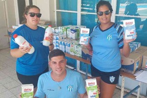 La jornada, a puro sol y calor, ayudó a la realización del evento, que se llevó a cabo en uno de los seis espejos de agua que la institución posee en el complejo. Foto: El Litoral