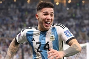 El argentino llega a Inglaterra como el Mejor Jugador Joven de la FIFA en Qatar 2022.