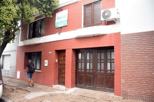 El hospedaje está ubicado en calle Marcial Candioti 2969 y funciona desde hace dos años en la ciudad. Crédito: Guillermo Di Salvatore.