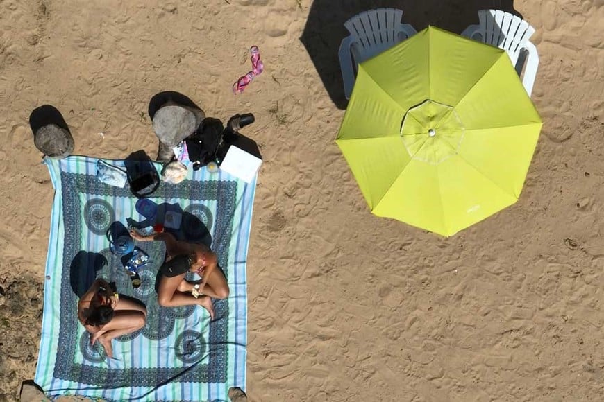 La imagen corresponde a la playa de la Costanera Este  de la ciudad de Santa Fe. Crédito: Fernando Nicola