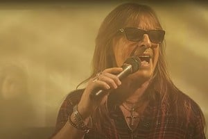 Adrián Barilari (Rata Blanca) en un concierto solista por streaming