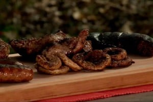 En la carnicería identificada se realizó el decomiso de alimentos.