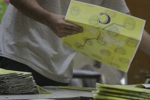 En principio de esos 50 partidos saldrán las alianzas o frentes electorales que son los que competirán la Primaria Abierta, Simultánea y Obligatoria (PASO). Crédito: Mauricio Garín/Archivo