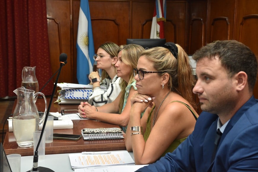 El bloque acusador, compuesto por la fiscal Ana Laura Gioria y los querellantes Carolina Walker Torres y Matías Pautasso, solicitó la condena a prisión perpetua. Crédito: Flavio Raina.