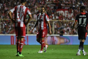 Yeison Gordillo, el volante de contención con experiencia que se incorporó al plantel y que ya jugó ante Instituto, será titular este lunes en el estadio de Barracas Central. Crédito: Manuel Fabatía