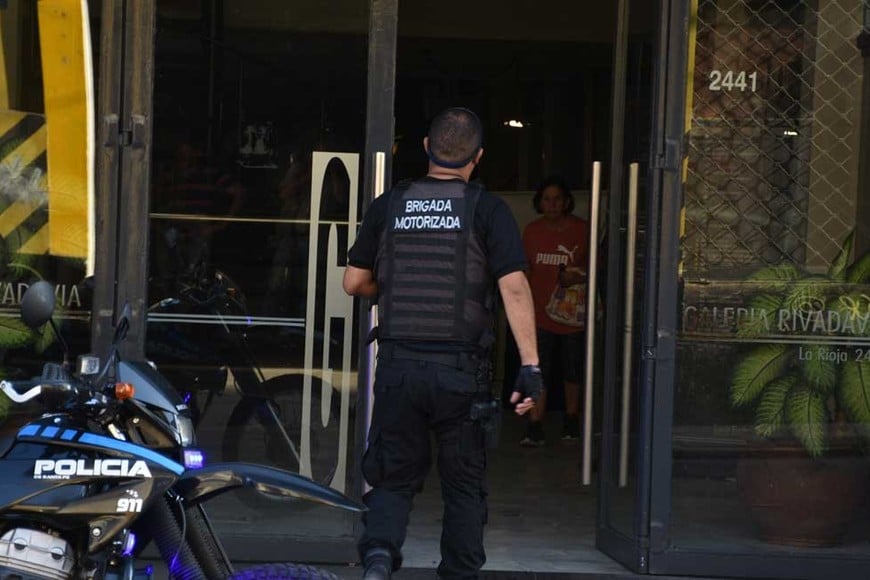 La policía en el lugar donde asesinaron a Oldani en febrero del 2020. Crédito: Manuel Fabatía (Archivo)