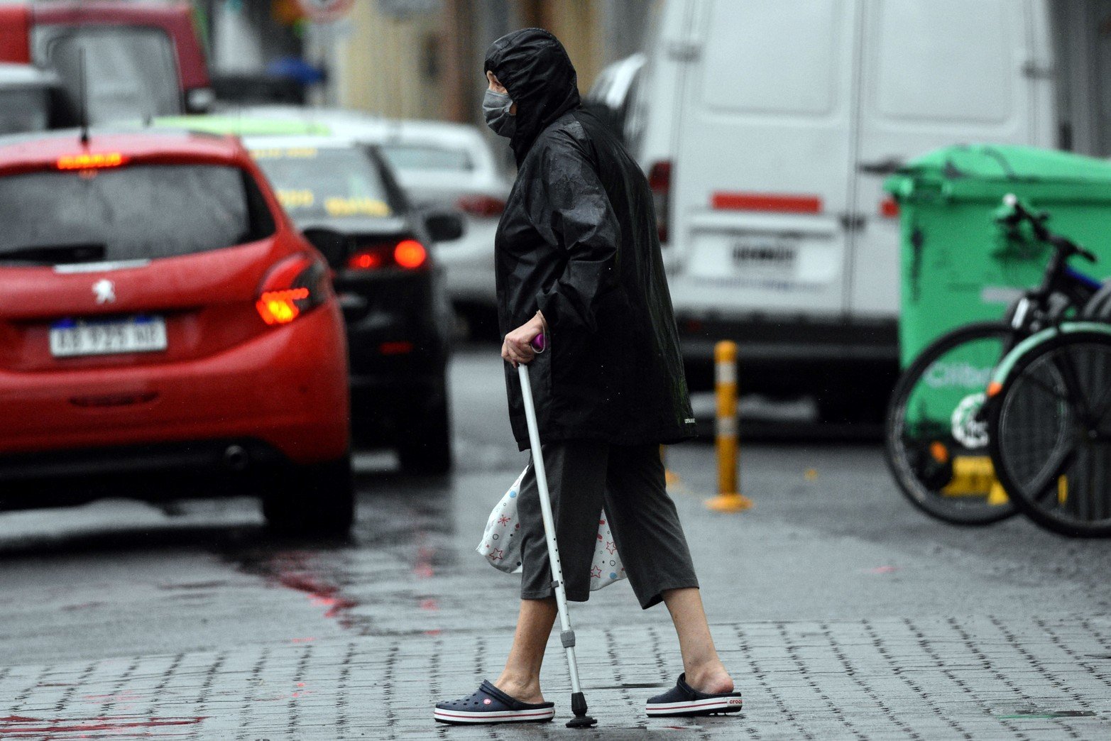 Finalmente, el jueves se pronostican tormentas aisladas en la mañana y chaparrones por la tarde-noche. En cuanto a la temperatura, la mínima estará en 23° y la máxima se mantendrá en 35°.