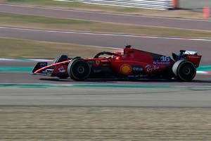 El nuevo Ferrari salió a la pista para los fanáticos.