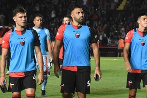 ¿Titular? Wanchoe fue al banco contra Sarmiento pero tiene chances de jugar desde el inicio en el clásico. Crédito: Manuel Fabatía