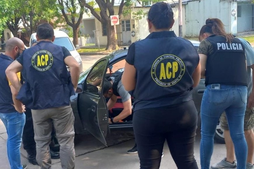 Personal policial en pleno operativo. Crédito: Agencia de Control Policial