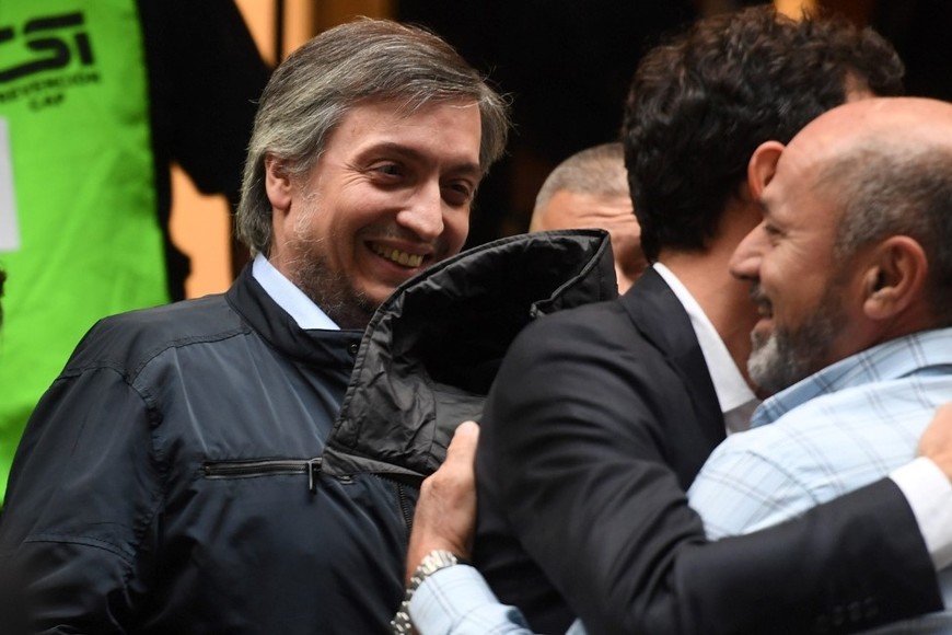 Máximo Kirchner, quién sorprendió al aparecer el la lista de asistentes, arribó junto a "Wado" de Pedro. Crédito: Télam