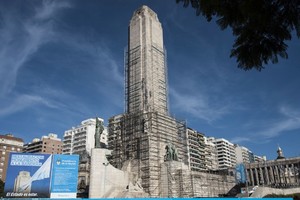 Finalmente culminarán con los inconclusos trabajos de refacción y reacondicionamiento del emblemático monumento rosarino. Crédito: Marcelo Manera.