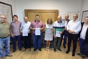 "Si bien hoy entregamos aportes para desarrollar trabajos en materia de recursos hídricos, también lo hacemos para la realización de obras en salud y saneamiento, porque buscamos dar respuestas a las necesidades más inmediatas de los vecinos", destacó la ministra.