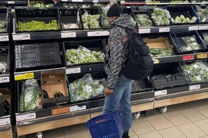 El racionamiento es otro golpe para los compradores británicos, que ya están luchando con subidas récord del precio de los alimentos que desencadenó la peor crisis del costo de la vida en décadas.