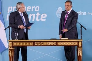 Daniel Scioli jurando como embajador de Argentina en Brasil. Crédito: Presidencia de la Nación