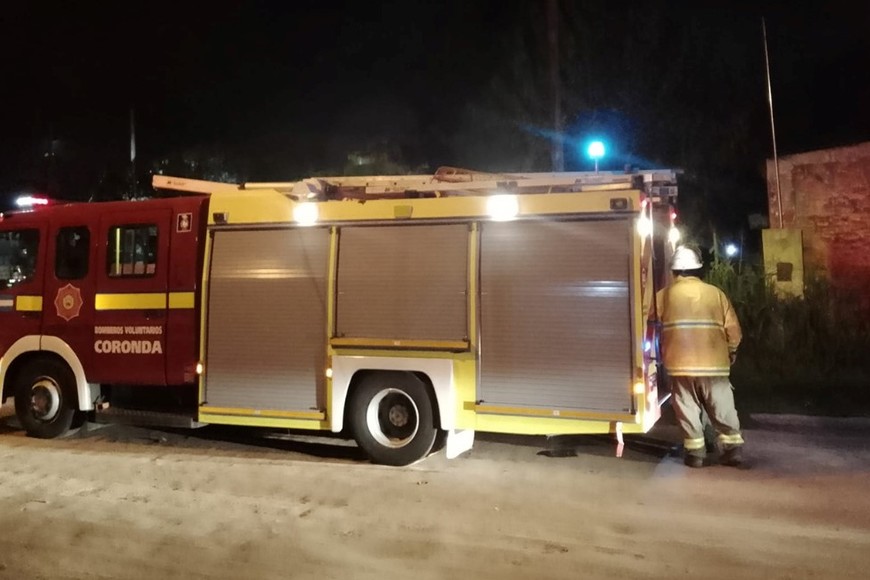 Personal de Bomberos trabajando en el domicilio.