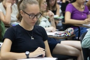 Durante este primer encuentro, se abordaron aspectos del Plan de Estudio y un Cronograma de actividades desde la fecha hasta el inicio del cursado propiamente dicho de la carrera.