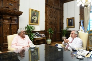 El sindicalista Sergio Romero, junto al presidente Alberto Fernandez.