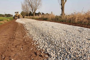 Vale destacar que los trabajos permitirán recuperar 7,2 kilómetros con una inversión superior a los 34 millones de pesos, beneficiando directamente al sector productivo de esa localidad.