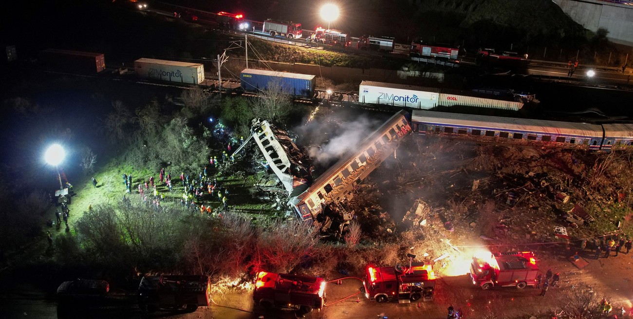 Video: 26 muertos y decenas de heridos por un choque de trenes en Grecia
