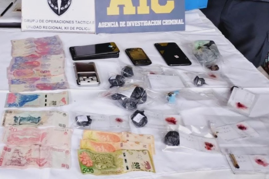 Los elementos secuestrados durante el operativo. Crédito: AIC