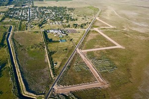En zigzag. Así se ve desde el aire la nueva obra de defensa en Melincué. Crédito: Armando Senese