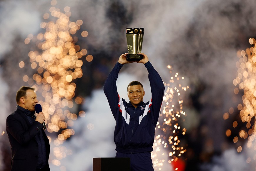 El francés fue reconocido al convertirse en el máximo goleador de la historia del club. Crédito: Sarah Meyssonnier / Reuters