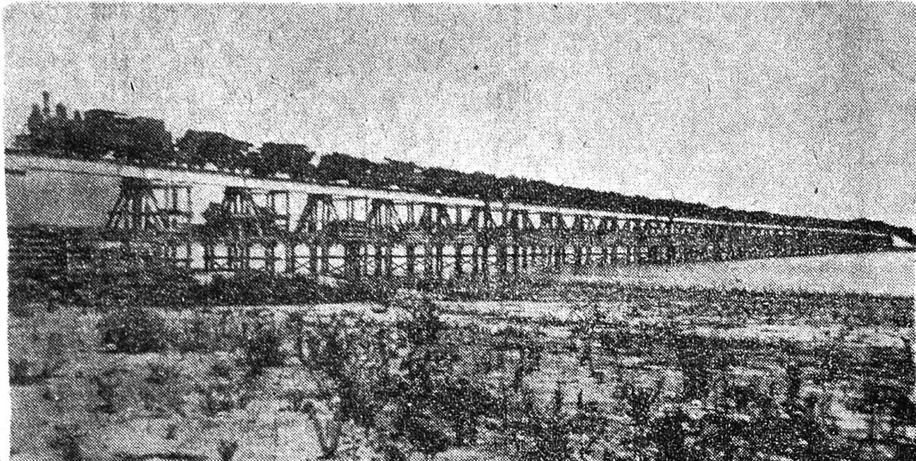 1907. Viejo puente de madera del ferrocarril