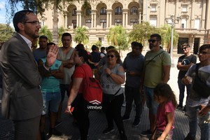 Agentes penitenciarios habían protestado el viernes frente a Casa de Gobierno. Tras ello, se convino constituir una mesa de trabajo para abordar la problemática del sector. Crédito: Luis Cetraro.