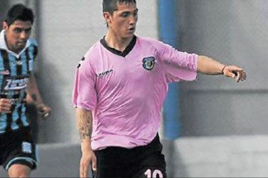 Ávila con la camiseta de Tiro Federal de Rosario.