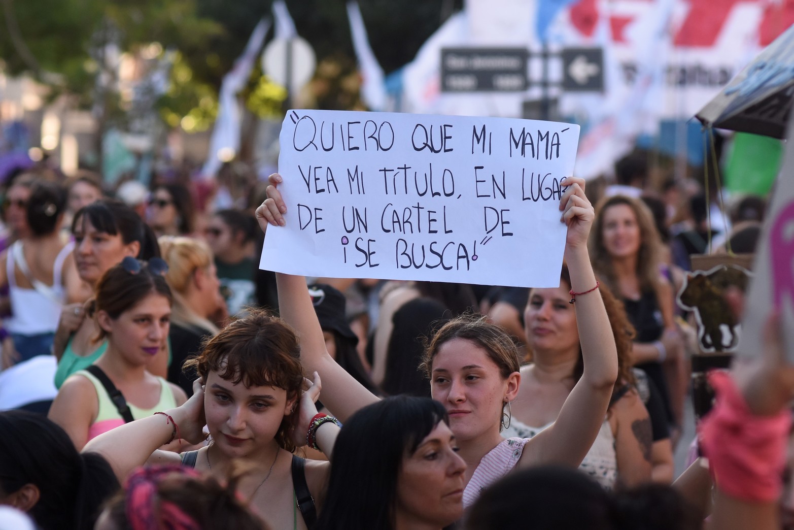  8M: con epicentro en la Plaza 25 de Mayo, las mujeres y disidencias volvieron a las calles de la ciudad para luchar por sus derechos.