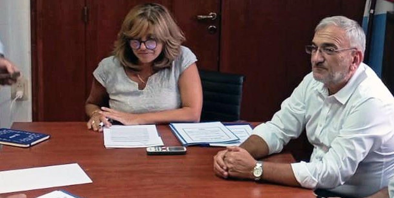 Calvo y Frana participan de la firma de convenios con comunas del departamento Castellanos