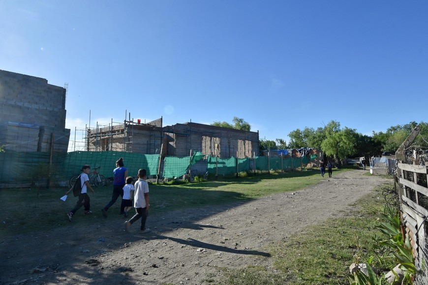 La zona a urbanizar está delimitada por un polígono conformado por calle Sin Nombre al norte, calle French al sur, Riobamba al este y Defensa al oeste.  Archivo.